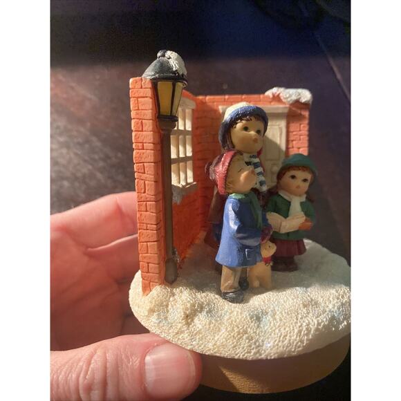 Our America Gift 2000 Carolers Topper Candle With Original Box - Picture 4 of 8